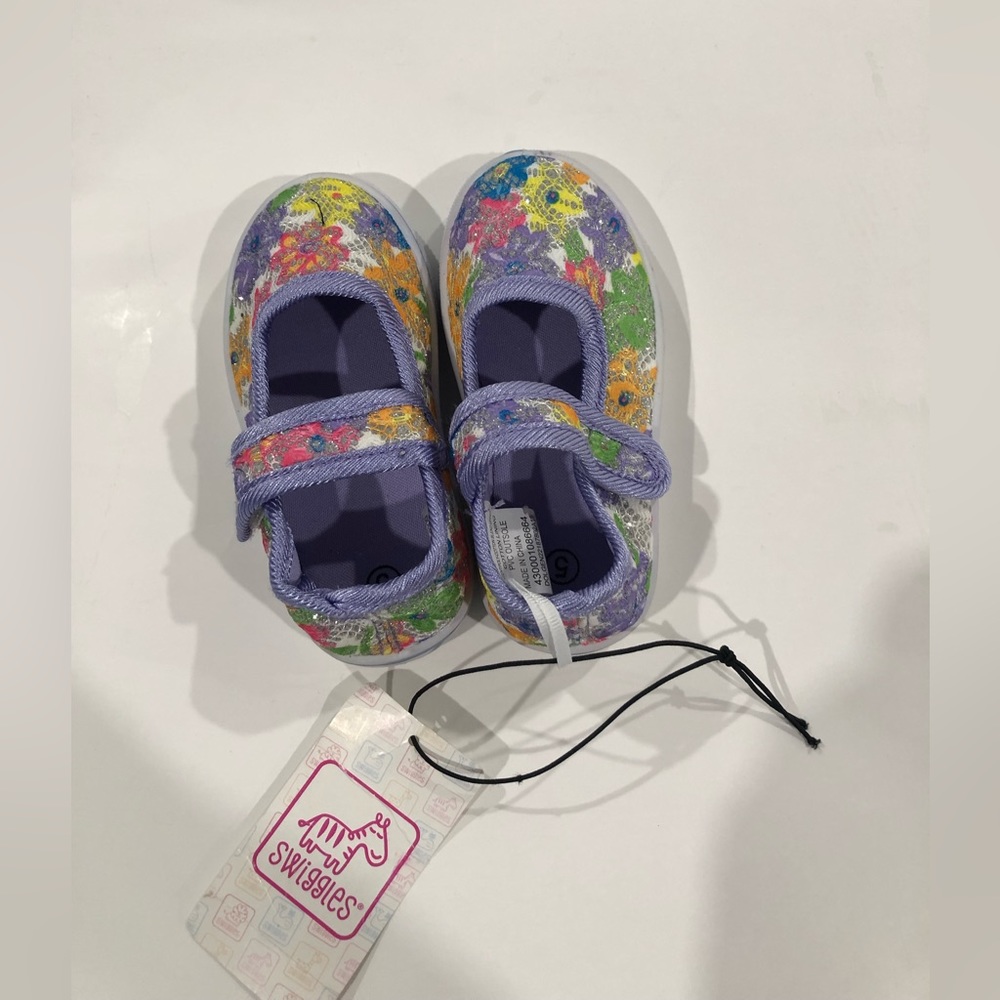 swiggles Multicolored girl shoes with cute and comfortable shine size 5 NWT